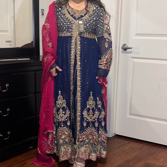 ** Brand New ** Designer Pakistani Dress - Picture 1 of 4